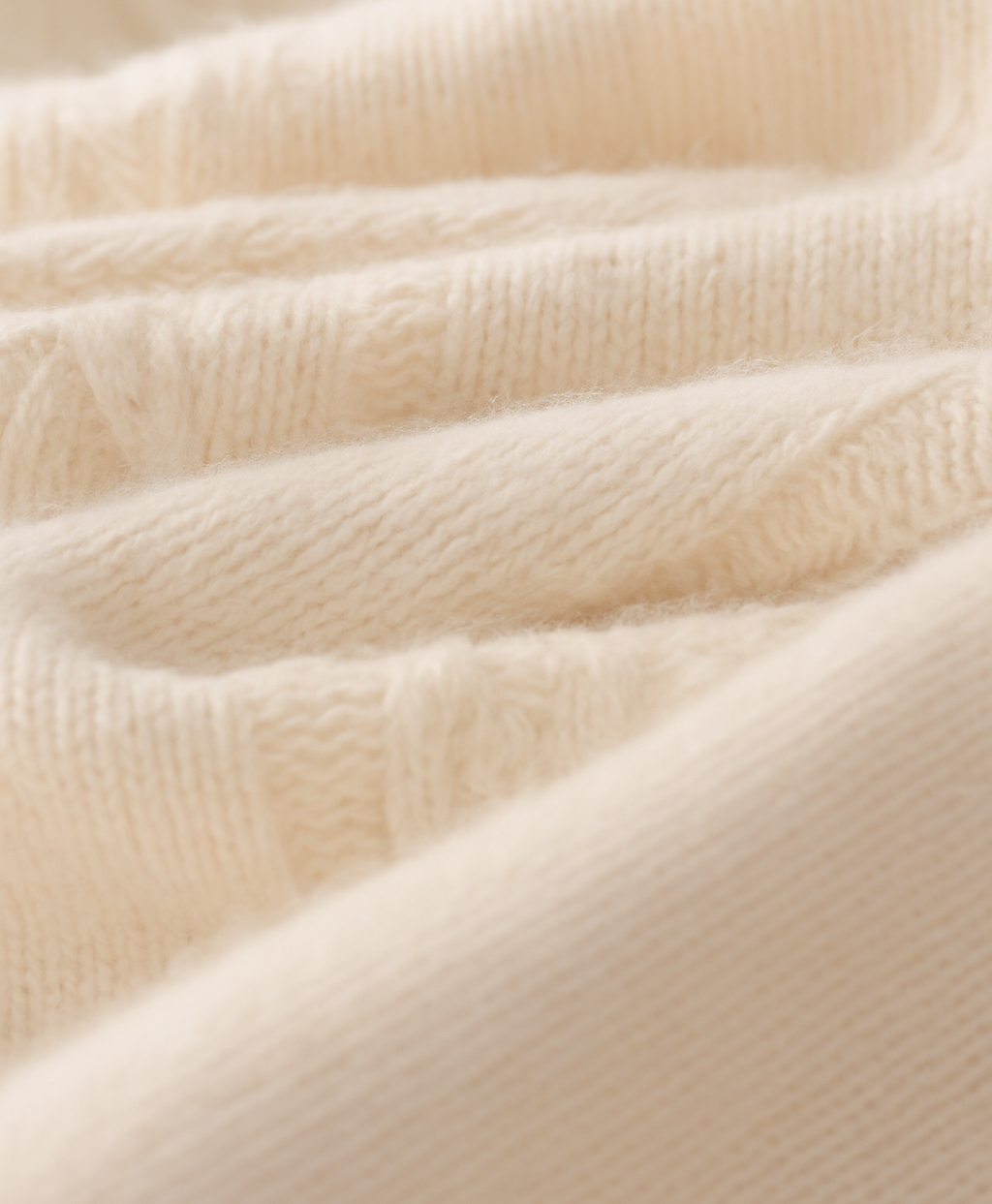 Men’s Merino  Crew Neck Wool Cable-Knit Sweater with Textured Pattern